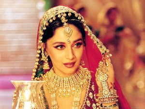 kundan-choker-worn-by-celebrity-madhuri-dixit-in-devdas-for-the-song-‘kahe-ched-ched-mohe’-btownmasti.com_